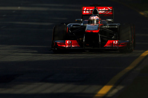 Jenson Button se quejó del ritmo del MP4-28 en los primeros libres de Australia