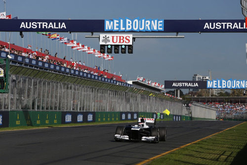 Valtteri Bottas pasa por la recta de meta de Melbourne