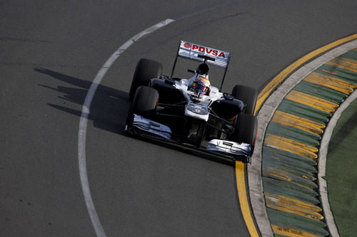 Pastor Maldonado prueba a dar una vuelta rápida con los superblandos