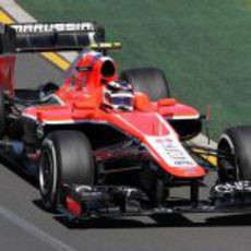 Max Chilton rueda con el MR02 en los Libres 1 del GP de Australia 2013