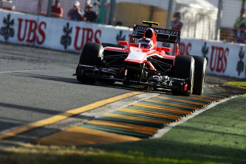 Max Chilton afronta una pequeña recta en Albert Park