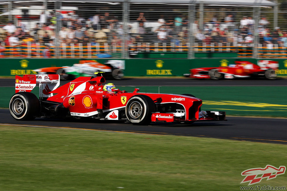 Los dos Ferrari rodando en pista