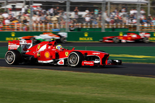 Los dos Ferrari rodando en pista
