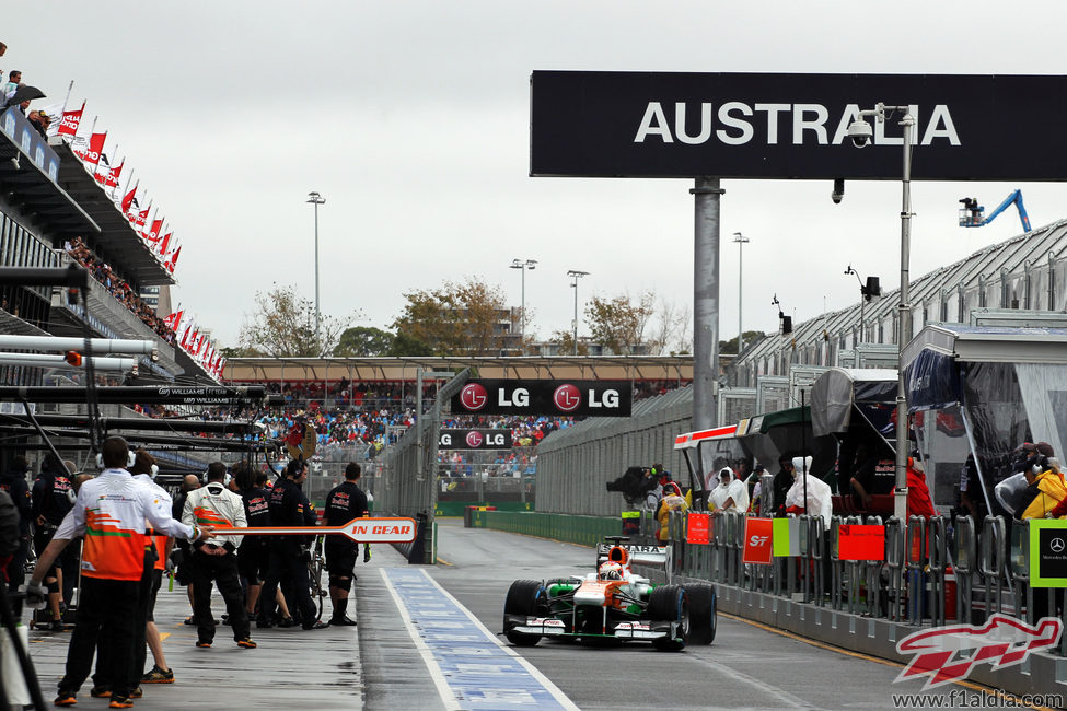 Paul di Resta vuelve a su box en los últimos libres