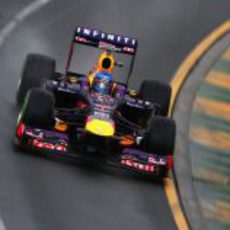 Sebastian Vettel en la primera curva