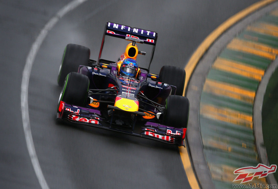 Sebastian Vettel en la primera curva