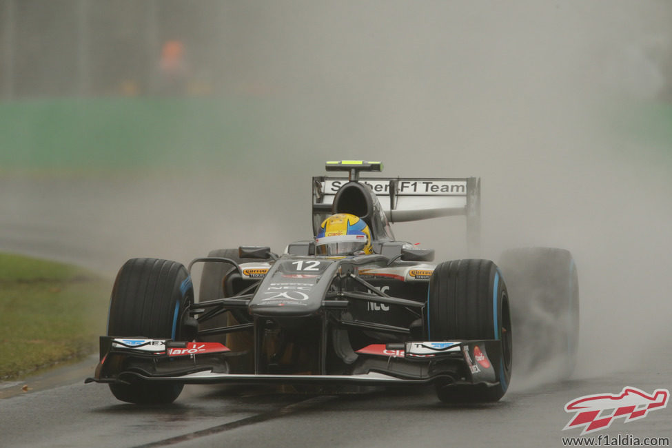 Esteban Gutiérrez pasa por una curva en Melbourne