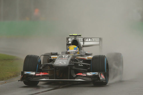 Esteban Gutiérrez pasa por una curva en Melbourne