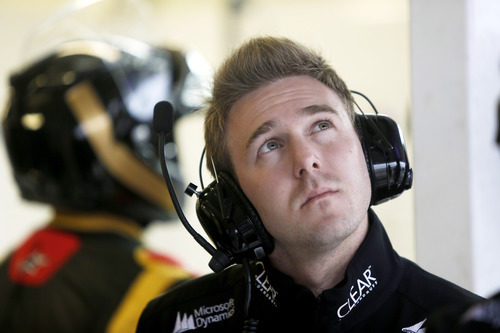 Davide Valsecchi en el box de Lotus