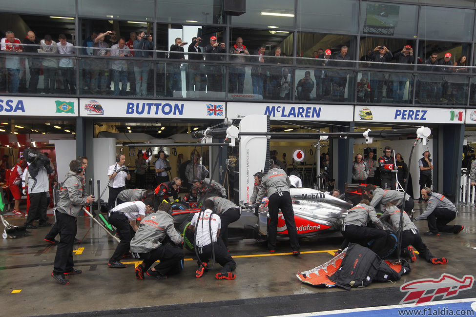 Jenson Button en su box de Albert Park