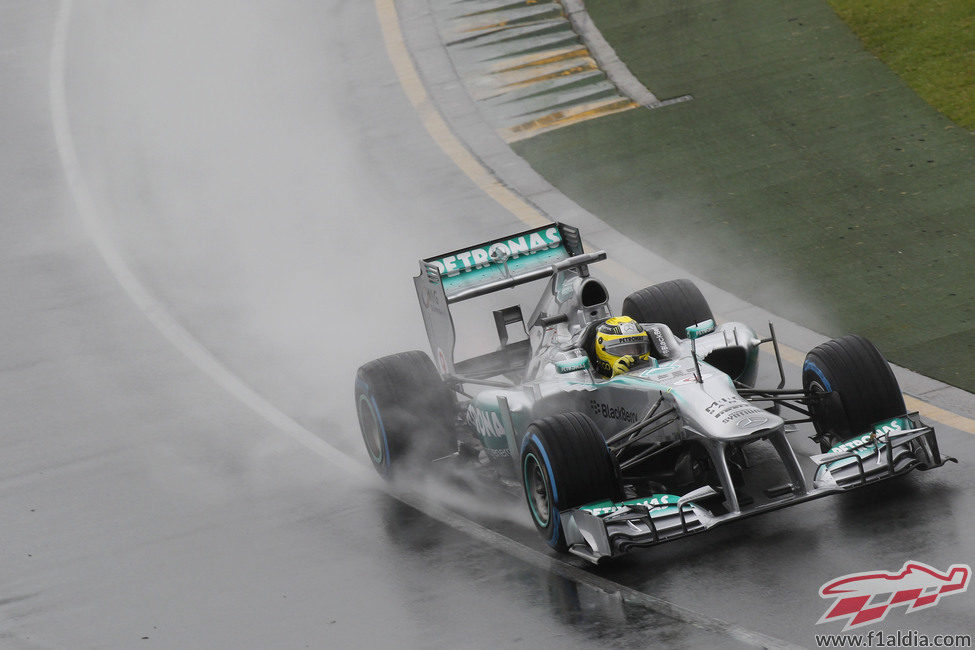 Nico Rosberg fue el más rápido en una Q1 pasada por agua