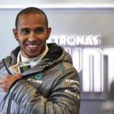 Lewis Hamilton sonríe, las sensaciones del W04 son buenas