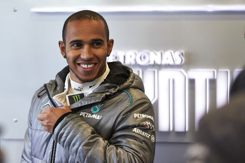 Lewis Hamilton sonríe, las sensaciones del W04 son buenas