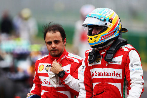 Fernando Alonso y Felipe Massa en el parque cerrado