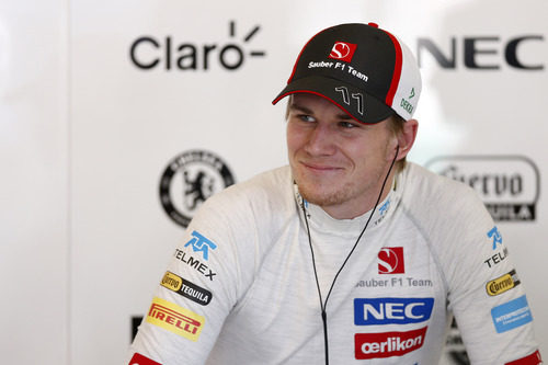 Nico Hülkenberg intenta sonreir a pesar de no poder disputar el Gran Premio