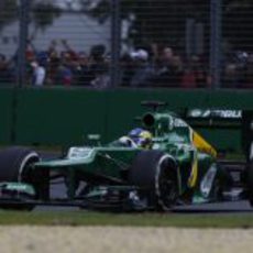 Charles Pic a por otra de las curvas del trazado de Albert Park