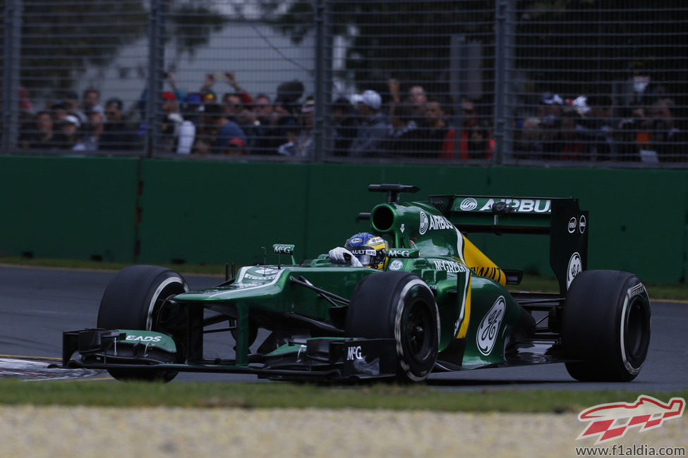 Charles Pic a por otra de las curvas del trazado de Albert Park