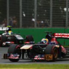 Jean-Eric Vergne perseguido por Esteban Gutiérrez