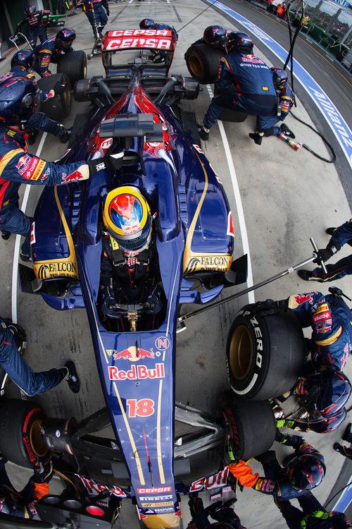 Jean-Eric Vergne hace una parada para cambiar neumáticos en el GP de Australia