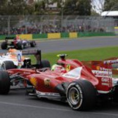 Felipe Massa persiguiendo a Adrian Sutil y Sebastian Vettel