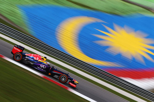 Sebastian Vettel probando el neumático duro en los libres 1 del GP de Malasia