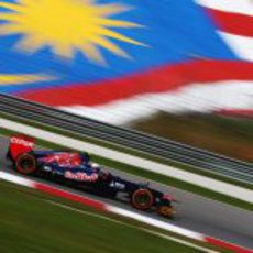 Daniel Ricciardo en los primeros instantes de los libres en Malasia