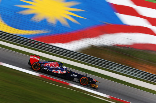 Daniel Ricciardo en los primeros instantes de los libres en Malasia