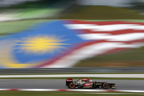 Romain Grosjean probó un nuevo alerón delantero en Sepang