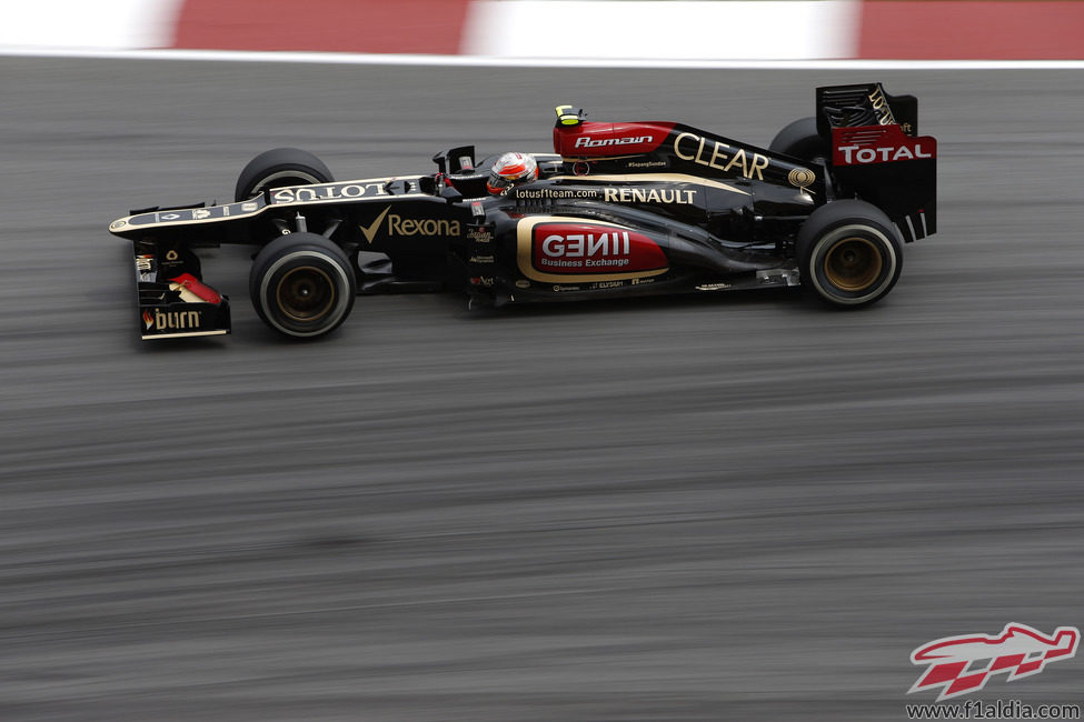 Romain Grosjean disputa los Libres 1 del GP de Malasia 2013