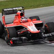 Max Chilton ataca cada piano del circuito de Sepang