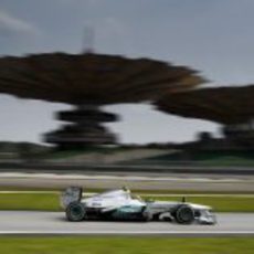 Lewis Hamilton trata de encontrar el ritmo en el W04