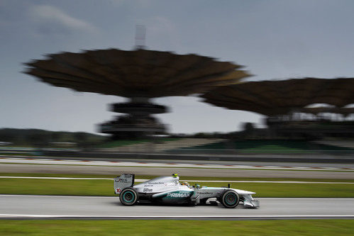 Lewis Hamilton trata de encontrar el ritmo en el W04