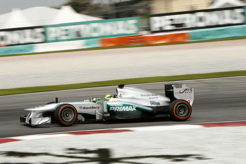 Nico Rosberg rueda en el GP de casa de su equipo