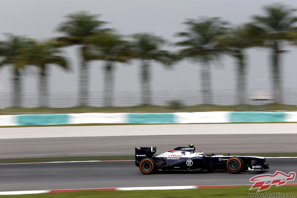 Valtteri Bottas rueda en el circuito de Sepang