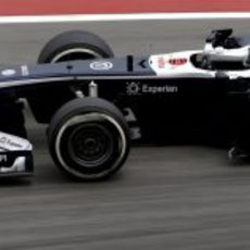 Valtteri Bottas rueda con el compuesto medio en Sepang