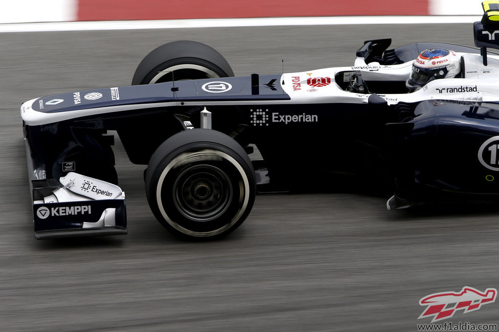 Valtteri Bottas rueda con el compuesto medio en Sepang