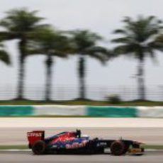 Daniel Ricciardo afronta los Libres 3 en Malasia