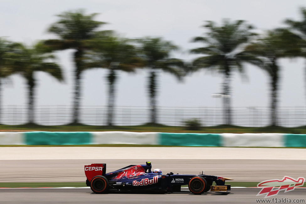 Daniel Ricciardo afronta los Libres 3 en Malasia