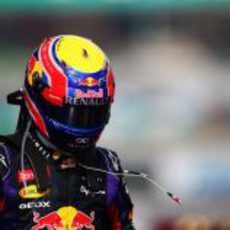 Mark Webber no se quita el casco visiblemente enfadado