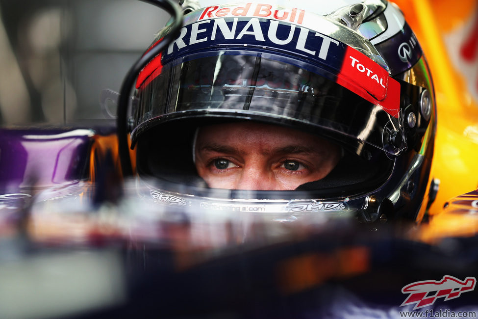 Sebastian Vettel visualiza una buena vuelta para lograr la pole