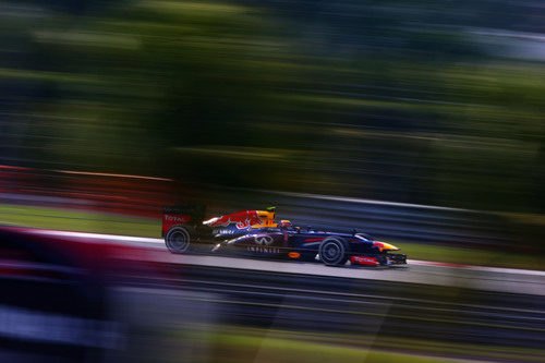 Mark Webber trata de marcar un buen tiempo con su RB9