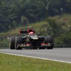 Romain Grosjean en busca de la velocidad en Sepang