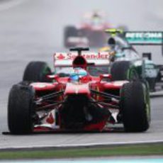 Fernando Alonso abandona el Gran Premio de Malasia 2013