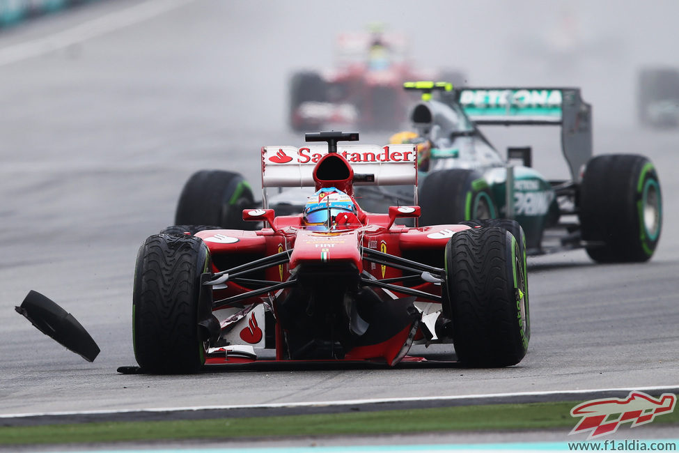 Fernando Alonso abandona el Gran Premio de Malasia 2013