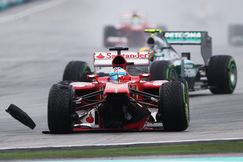 Fernando Alonso abandona el Gran Premio de Malasia 2013