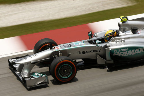 Lewis Hamilton rueda con los duros en los Libres 3 de Malasia