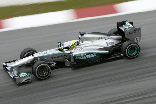 Nico Rosberg rueda en los Libres 3 del GP de Malasia 2013