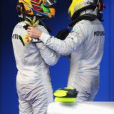 Lewis Hamilton agradece su trabajo a Nico Rosberg