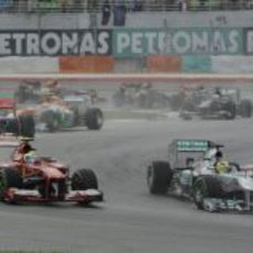 Felipe Massa perdió posiciones en la salida del GP de Malasia 2013