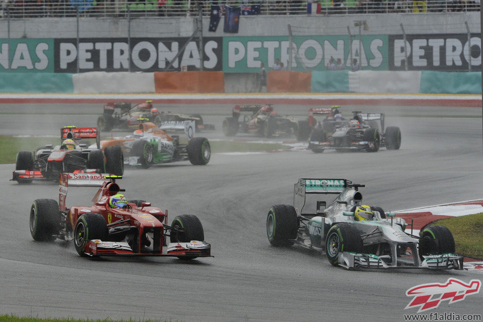 Felipe Massa perdió posiciones en la salida del GP de Malasia 2013